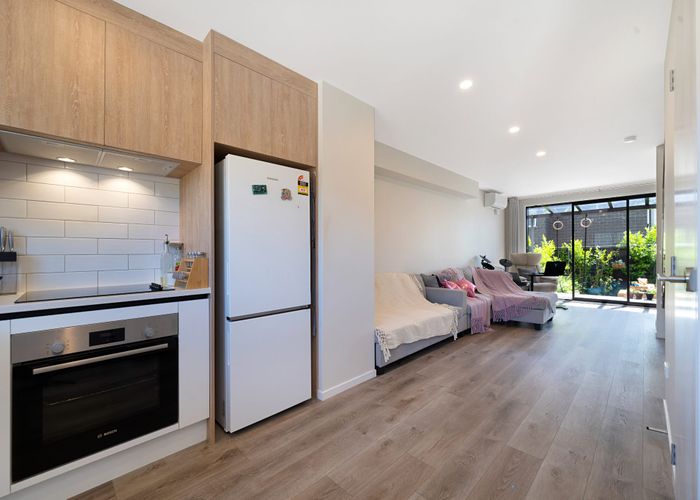  at 2/11 Scanlen Terrace, Kelston, Waitakere City, Auckland