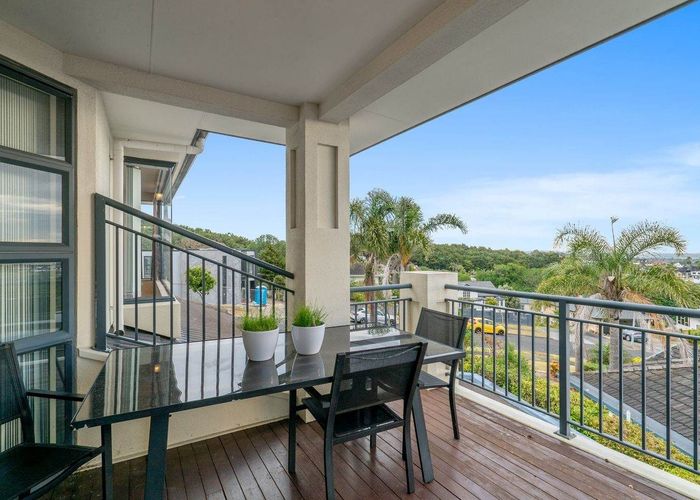  at 56 Ribbonwood Crescent, Goodwood Heights, Manukau City, Auckland