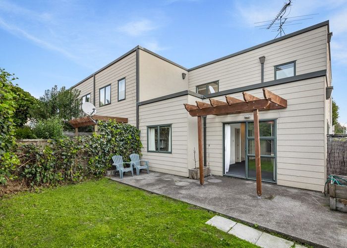  at 8/17 Harbour View Road, Te Atatu Peninsula, Waitakere City, Auckland