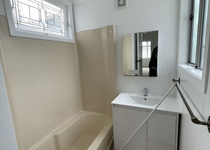  at 11 Roberton Road, Avondale, Auckland City, Auckland