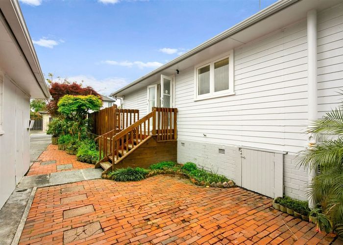  at 17 Brookfield Road, Te Atatu Peninsula, Waitakere City, Auckland