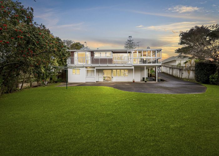  at 2 Dawn Place, Te Atatu South, Auckland