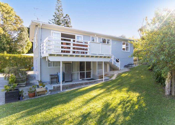  at 8 Vinceroy Place, Green Bay, Waitakere City, Auckland