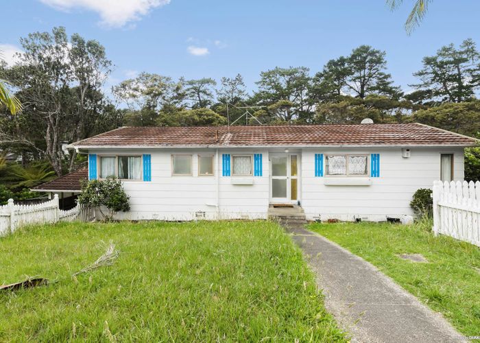  at 58 Easton Park Parade, Glenfield, Auckland