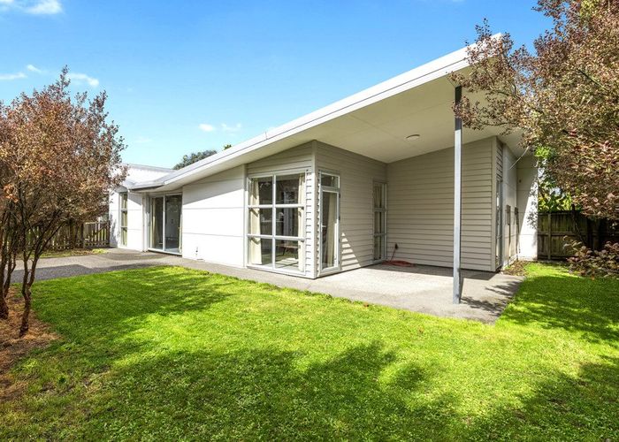  at 8 Somers Place, Spreydon, Christchurch City, Canterbury