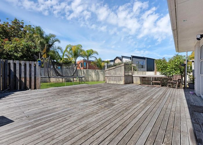  at 6 Glenvil Lane, Te Atatu Peninsula, Waitakere City, Auckland