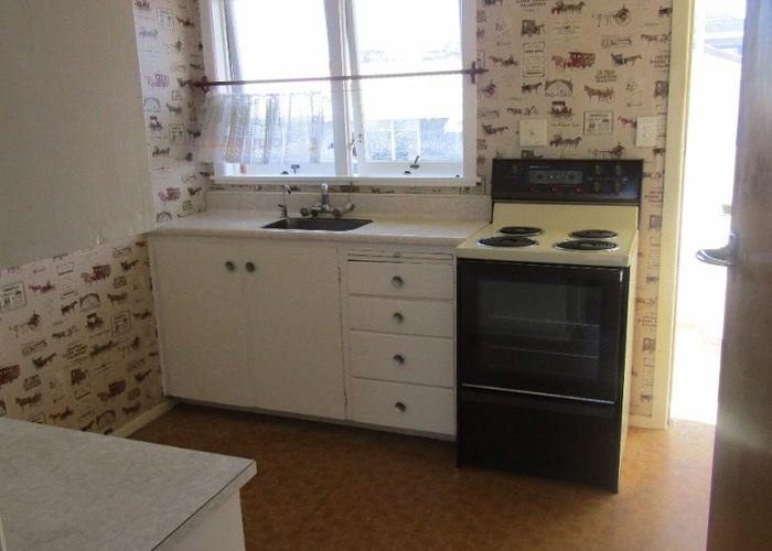  at 2/24 Knights Road, Rothesay Bay, North Shore City, Auckland