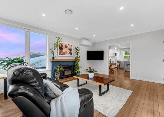  at 43 Lynwood Road, New Lynn, Auckland