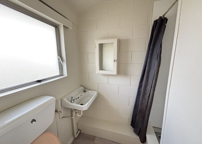  at 2/206 Hastings Street East, Waltham, Christchurch City, Canterbury