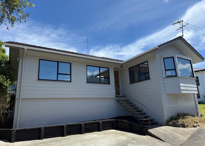 at 8 Landow Place, Henderson, Waitakere City, Auckland
