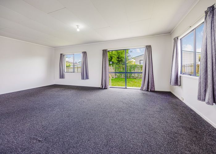  at 2/5 Solveig Place, Randwick Park, Manukau City, Auckland