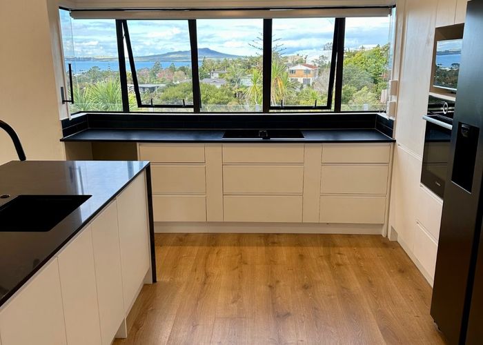  at 2/35 Aberdeen Road, Castor Bay, Auckland
