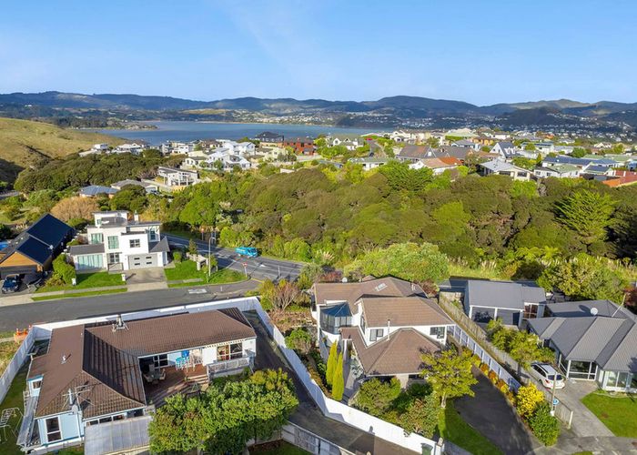  at 6 Westridge, Camborne, Porirua