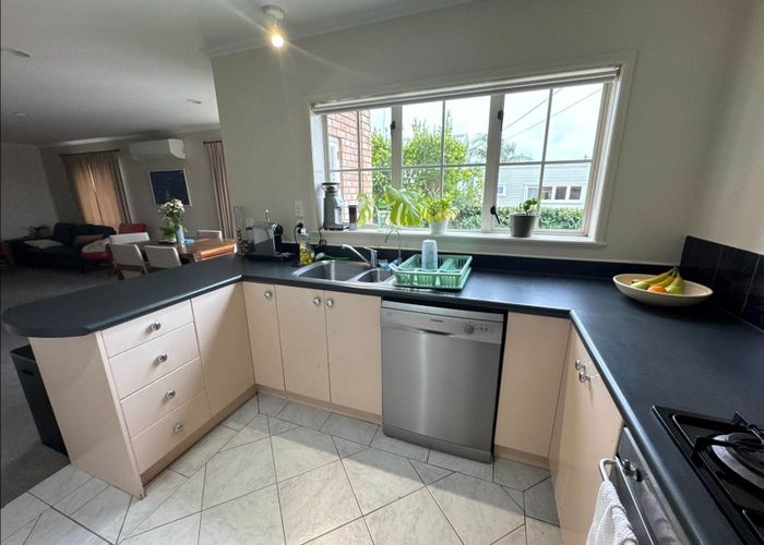  at 101b Onewa Road, Northcote, North Shore City, Auckland