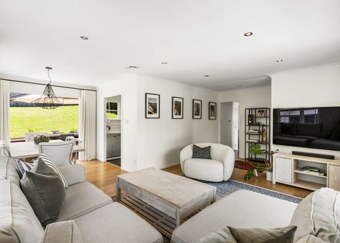  at 11 West Glade Crescent, Birkenhead, Auckland