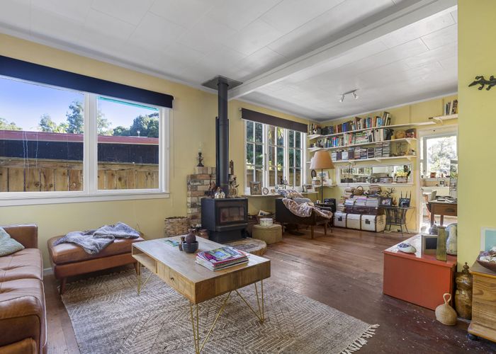  at 18 Western Road, Laingholm, Auckland