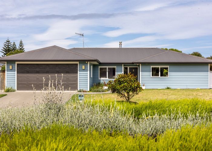  at 7 Simpson Crescent, Raumati Beach, Paraparaumu