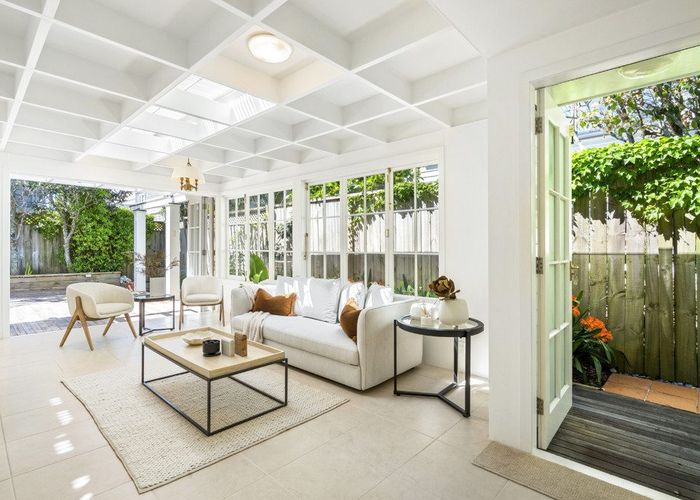  at 2 Balfour Street, Bayswater, North Shore City, Auckland