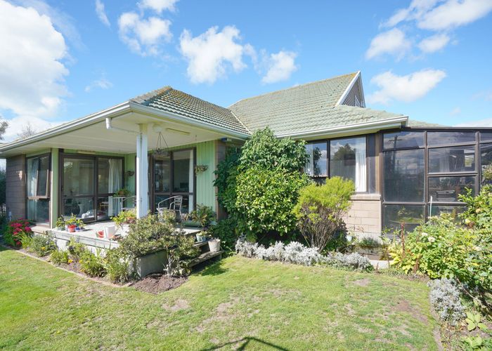  at 8 Quebec Place, Wainoni, Christchurch