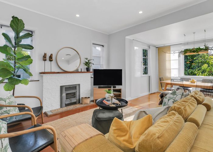  at 6 Kanuka Street, Point Chevalier, Auckland