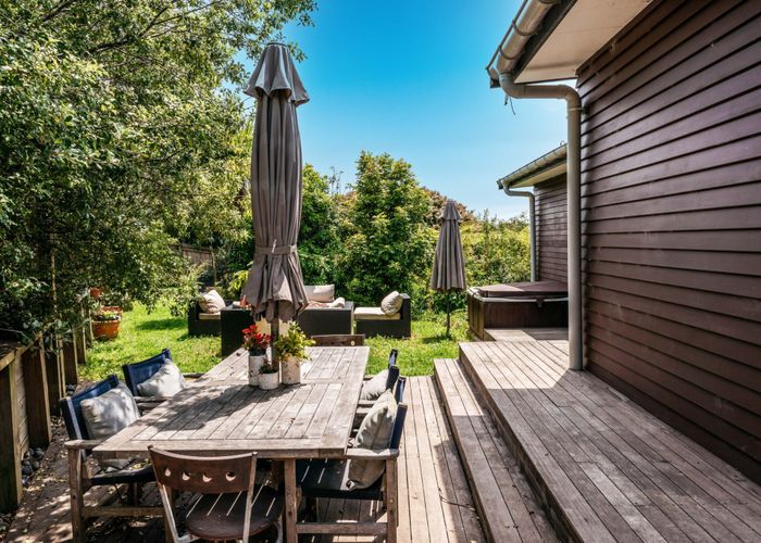  at 21 Beresford Ave, Surfdale, Waiheke Island, Auckland