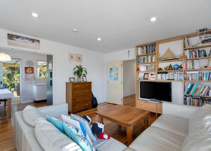  at 44 Normanton Street, Glenfield, Auckland