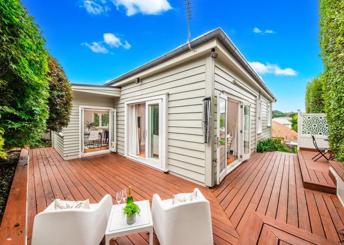  at 5A Mons avenue, Mount Roskill, Auckland