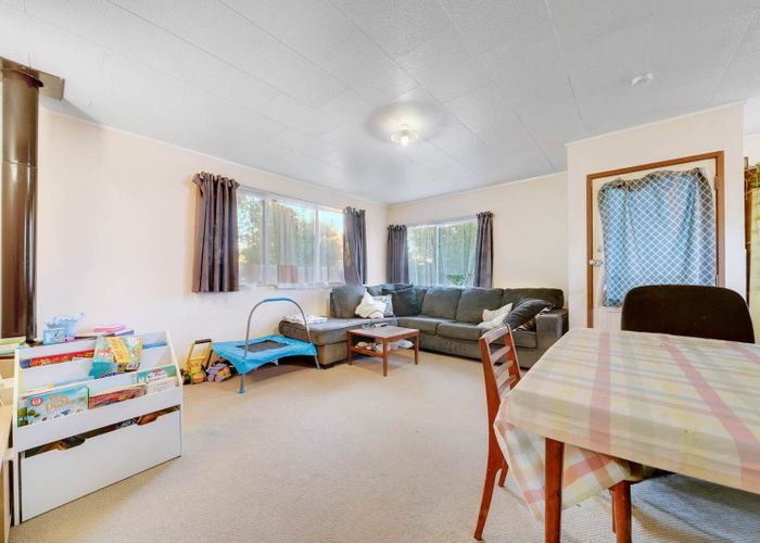  at 2/12 Evelyn Street, Papatoetoe, Manukau City, Auckland