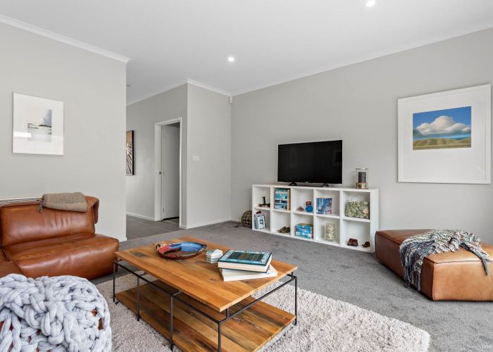  at 8 Killick Place, Long Bay, Auckland