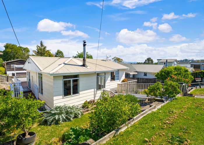  at 2/10 Neal Avenue, Glenfield, North Shore City, Auckland