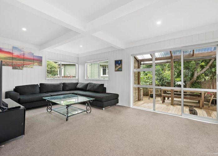  at 1/37 Cassino Street, Bayswater, Auckland