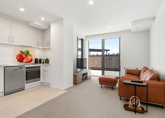  at 207/6 Waikumete Road, Glen Eden, Waitakere City, Auckland