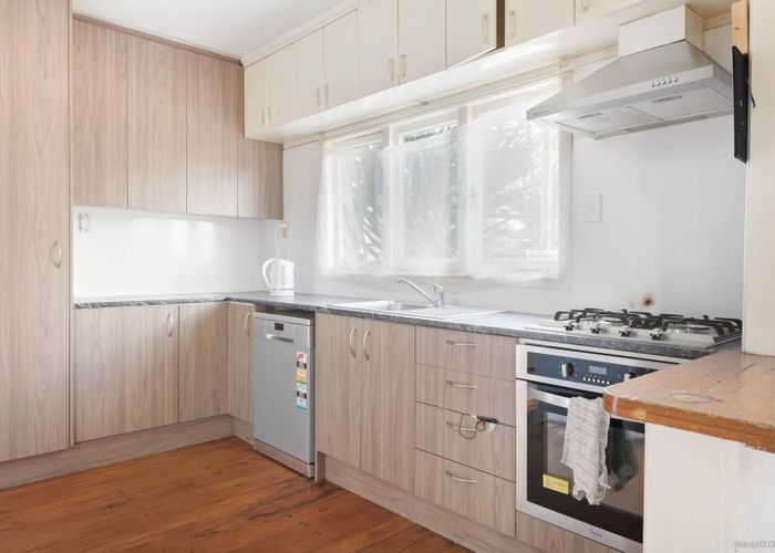  at 4039 Great North Road, Glen Eden, Auckland