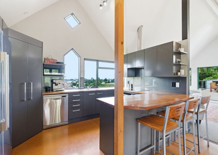  at 8 Wairere Road, Bastia Hill, Whanganui, Manawatu / Whanganui