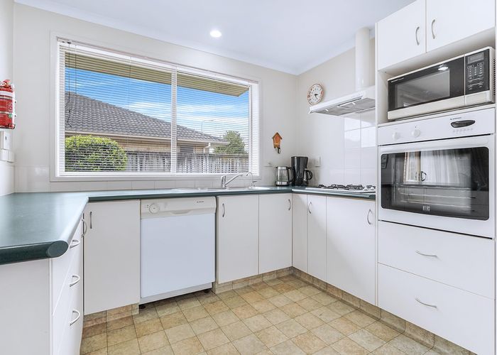  at 10 Grevillea Place, Melville, Hamilton