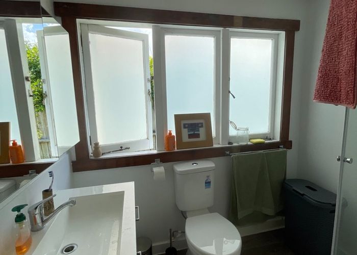  at 16 Navarre Road, Glendowie, Auckland