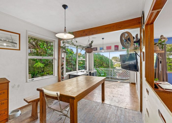  at 22 Thuja Street, Green Bay, Waitakere City, Auckland