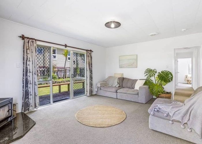  at 1/24 Applewood Drive, Henderson, Auckland