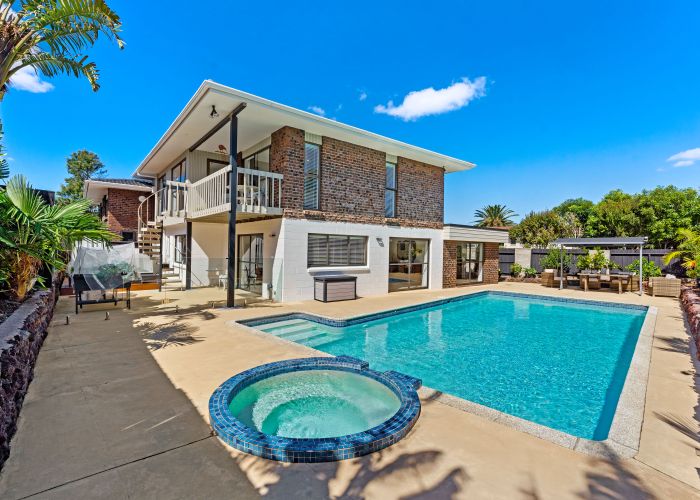  at 20 Chatswood Grove, Chatswood, Auckland