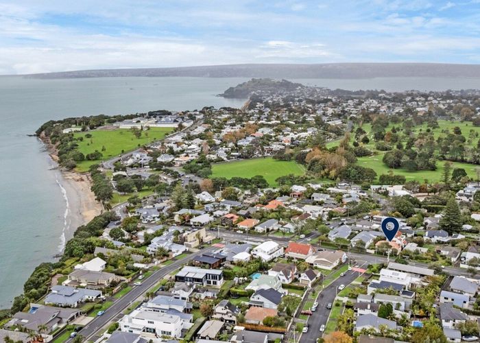  at 33 Old Lake Road, Devonport, North Shore City, Auckland