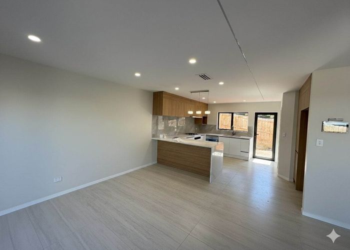  at 2/40 Arthur Road, Hill Park, Manukau City, Auckland