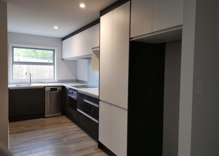  at 2/116B Weatherly Road, Torbay, North Shore City, Auckland