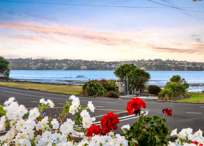  at 2 House Avenue, Mangere Bridge, Manukau City, Auckland