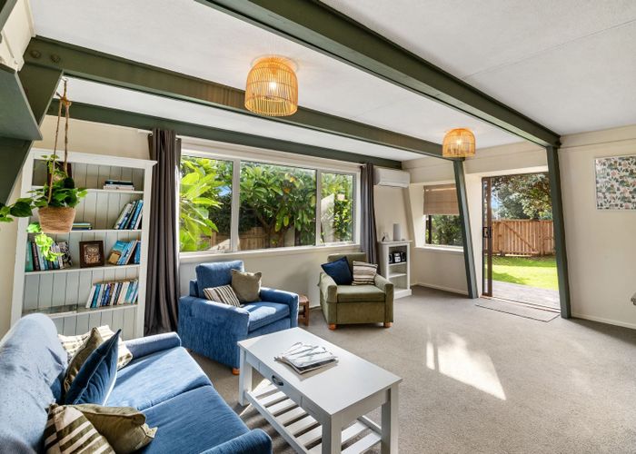 at 122 Field Way, Waikanae Beach, Waikanae
