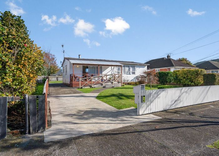  at 19 Davis Crescent, Elderslea, Upper Hutt, Wellington