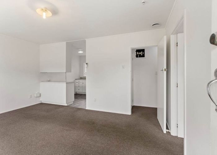  at 3/34 Eskdale Road, Birkdale, North Shore City, Auckland
