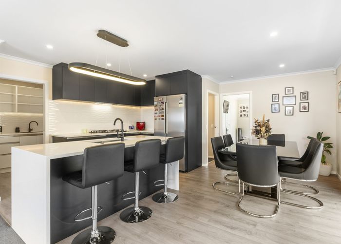  at 89 Queen Charlotte Drive, Aotea, Porirua