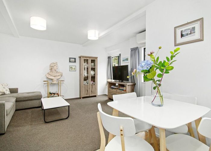  at 2/74 Waiwhetu Road, Waiwhetu, Lower Hutt