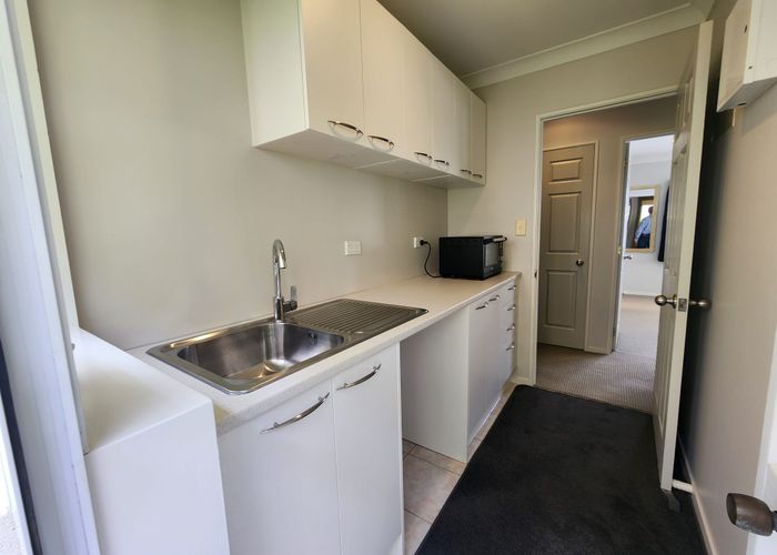  at 52 McCahill Views, Botany Downs, Manukau City, Auckland