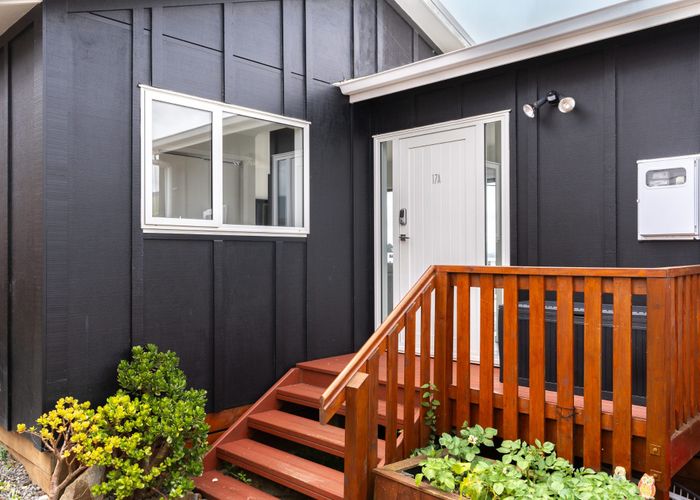  at 17A The Drive, Tawa, Wellington